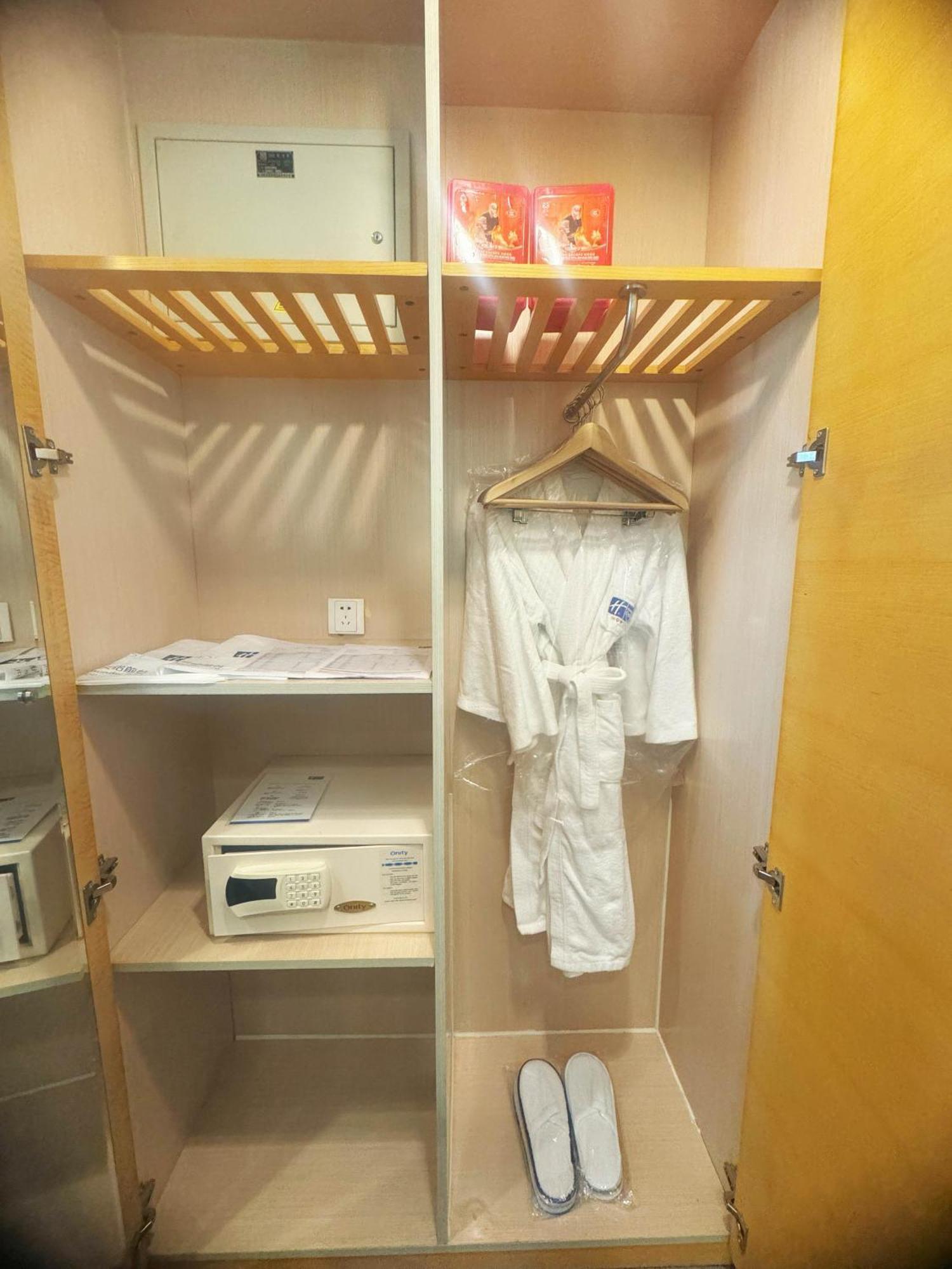 Hotel Express Dongzhimen By Ihg 4*